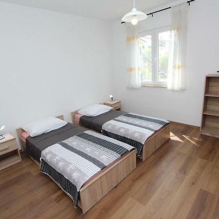 Apartment Dina Rovigno Esterno foto