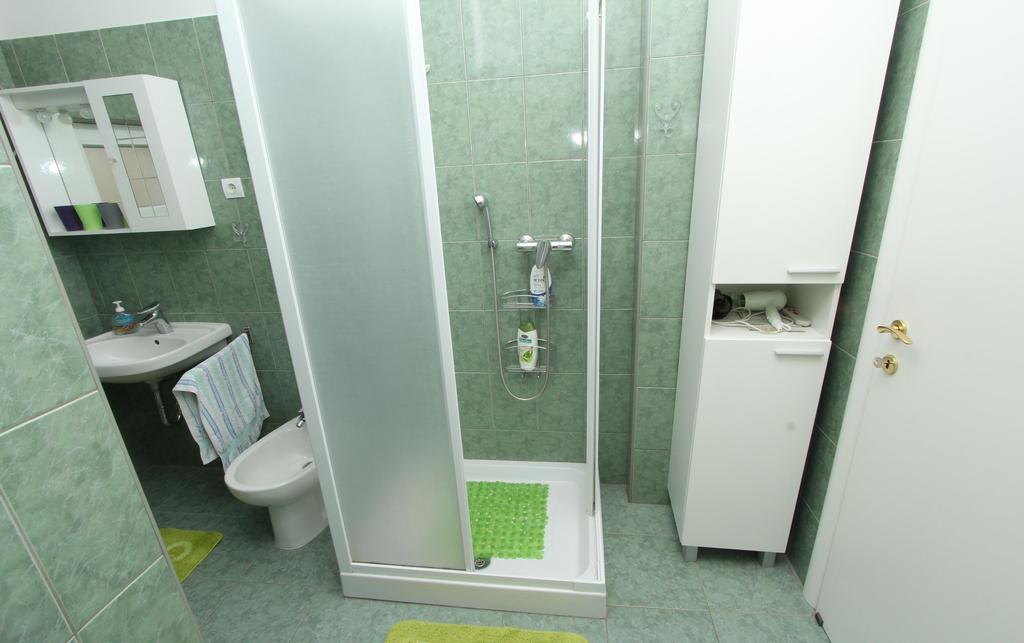 Apartment Dina Rovigno Esterno foto