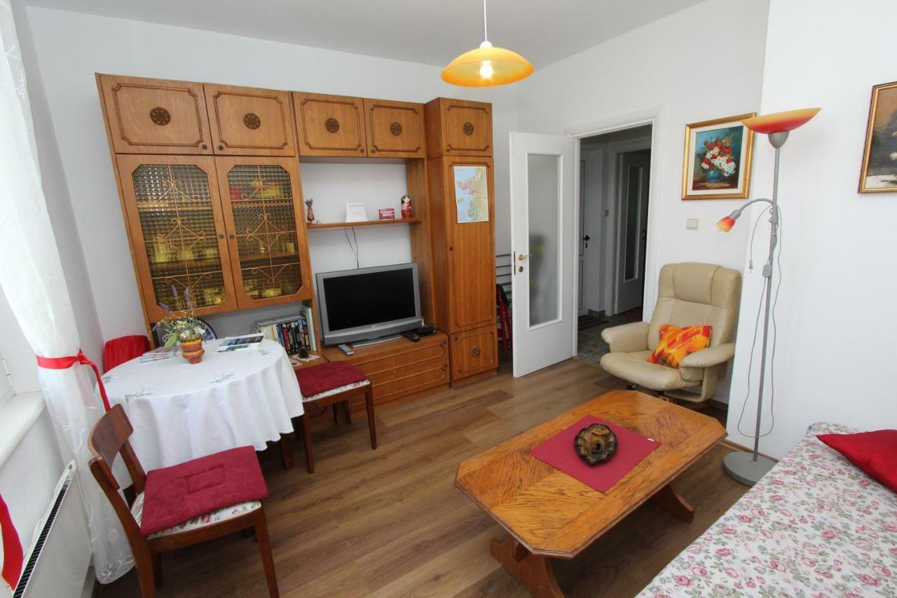 Apartment Dina Rovigno Esterno foto