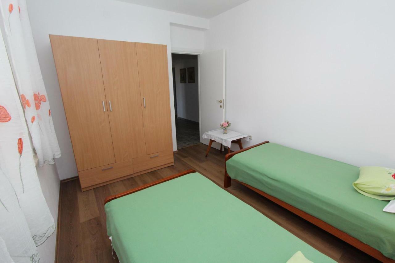 Apartment Dina Rovigno Esterno foto