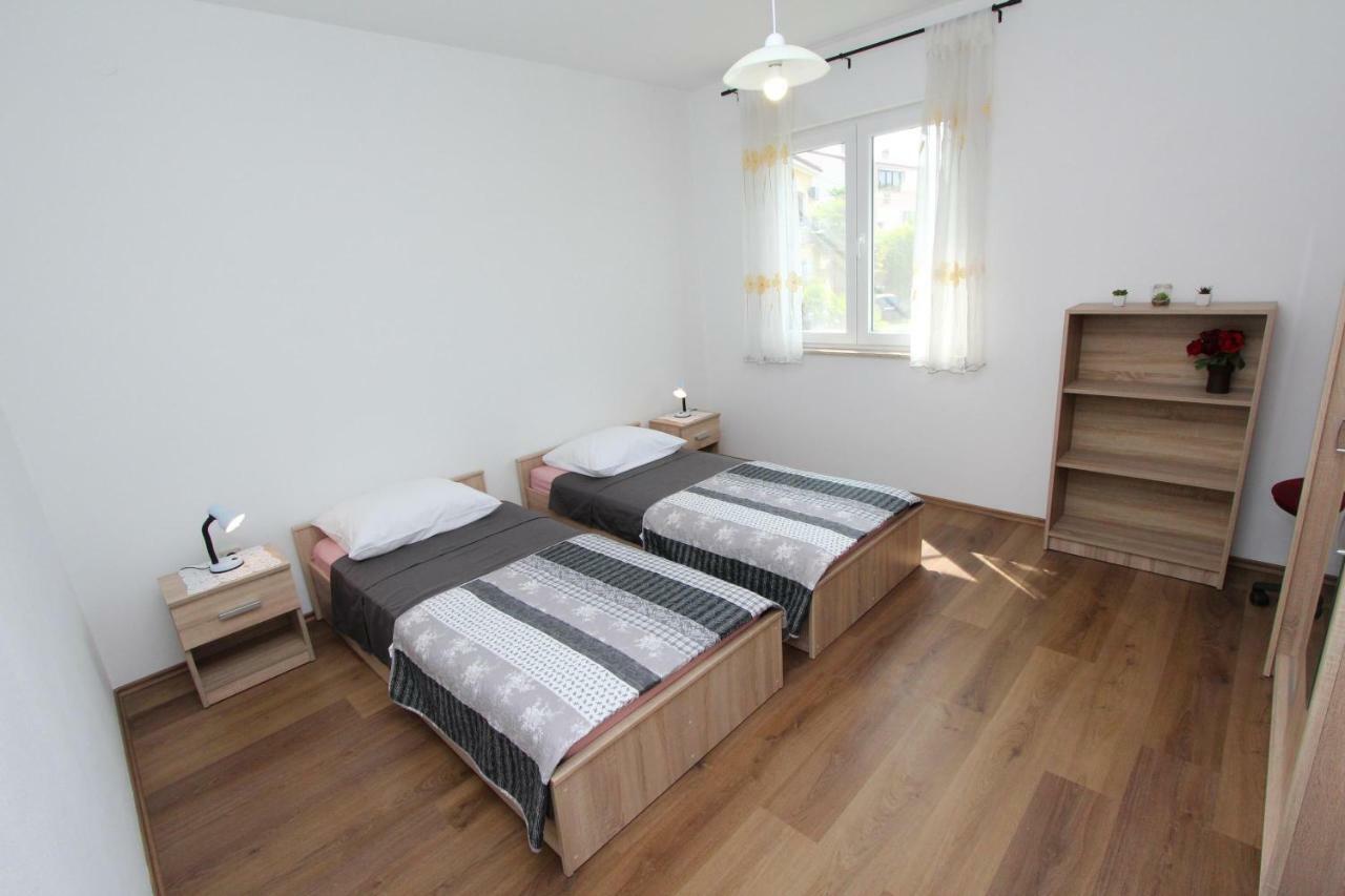 Apartment Dina Rovigno Esterno foto