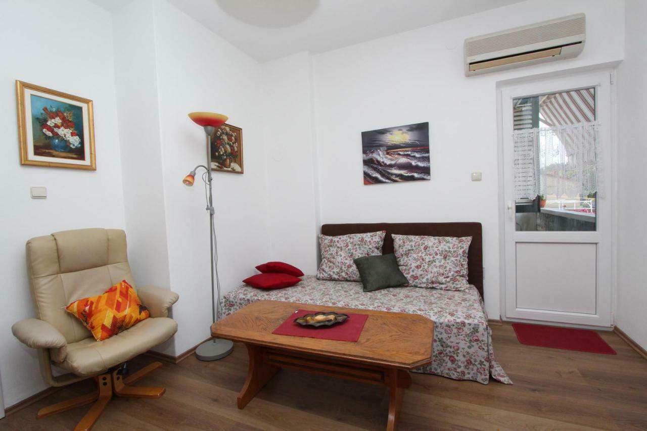 Apartment Dina Rovigno Esterno foto