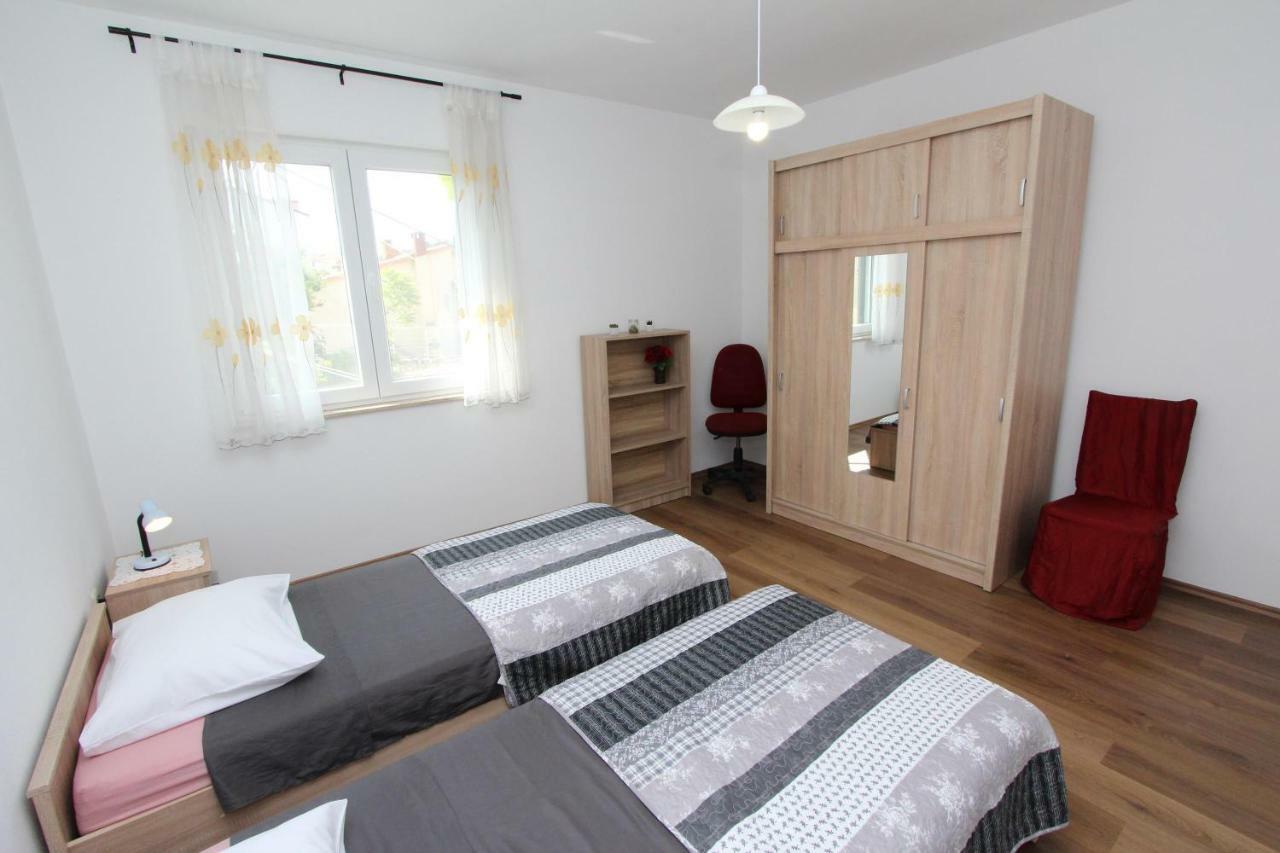 Apartment Dina Rovigno Esterno foto